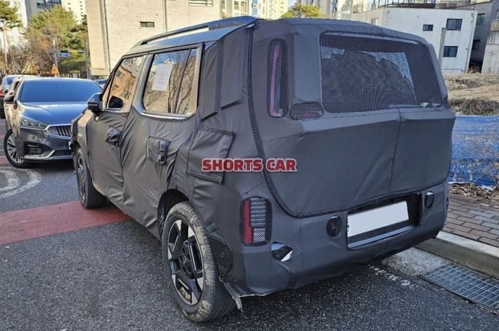 Kia Clavis spied rear